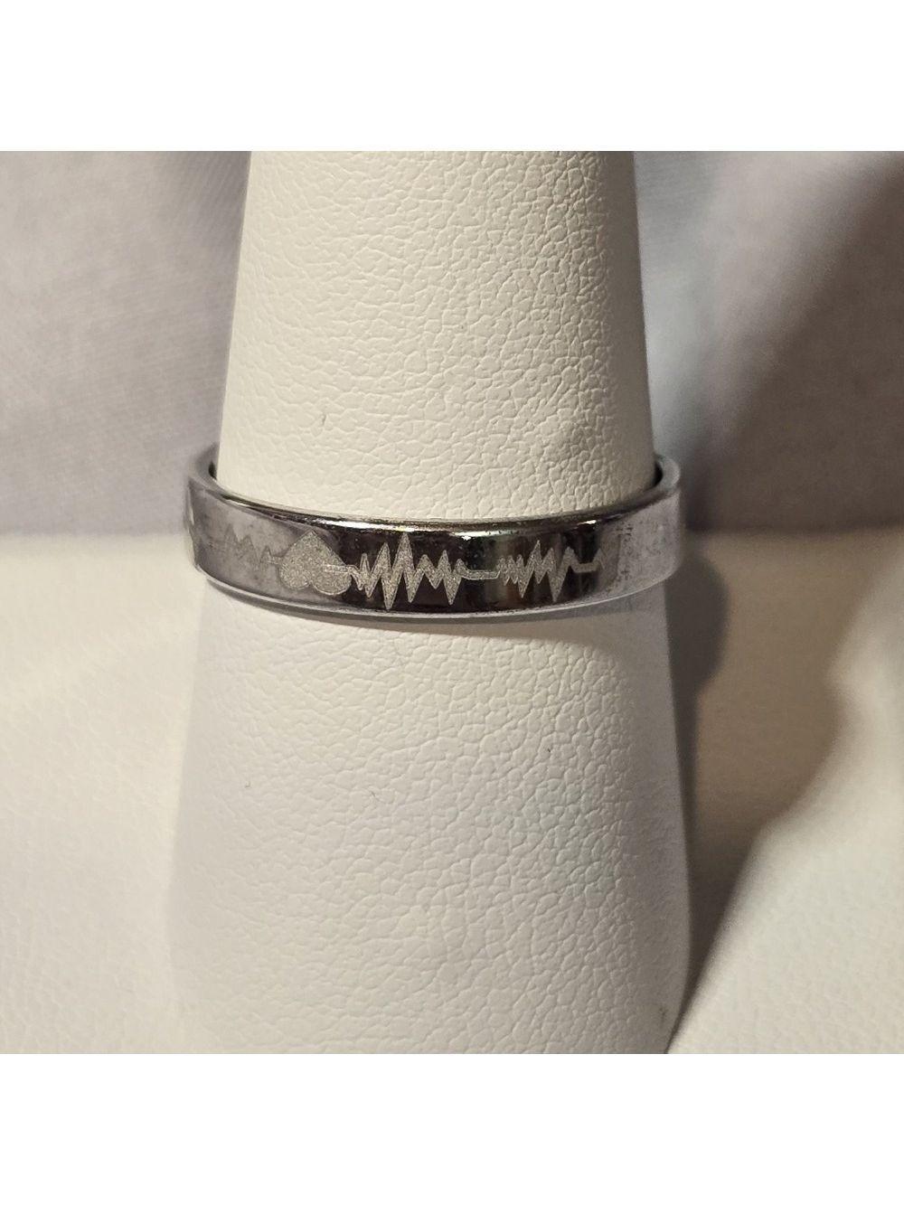 Silver Heartbeat Ring - Picture 1 of 1